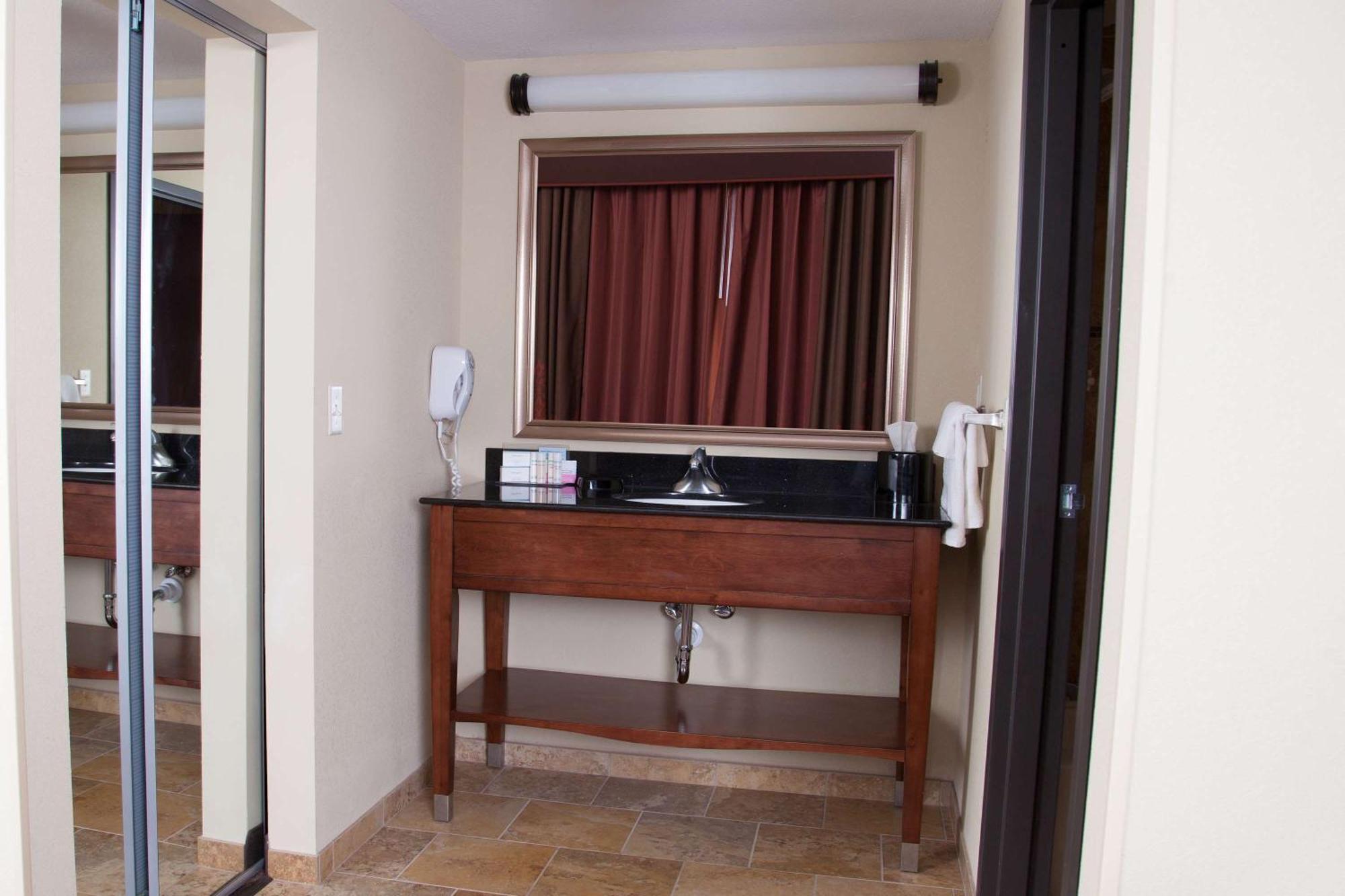 Hampton Inn & Suites Dickinson Nd Екстериор снимка