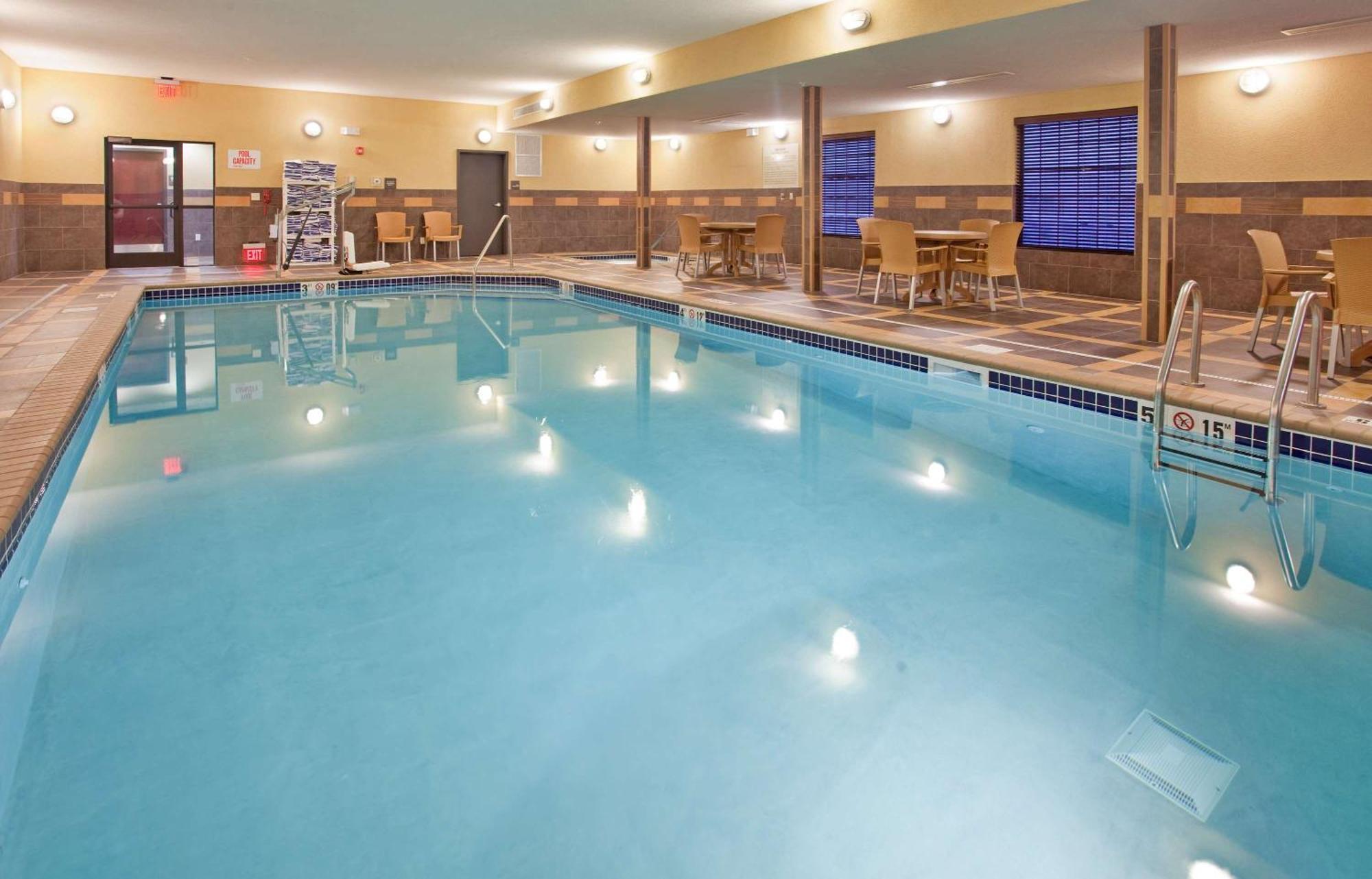 Hampton Inn & Suites Dickinson Nd Екстериор снимка