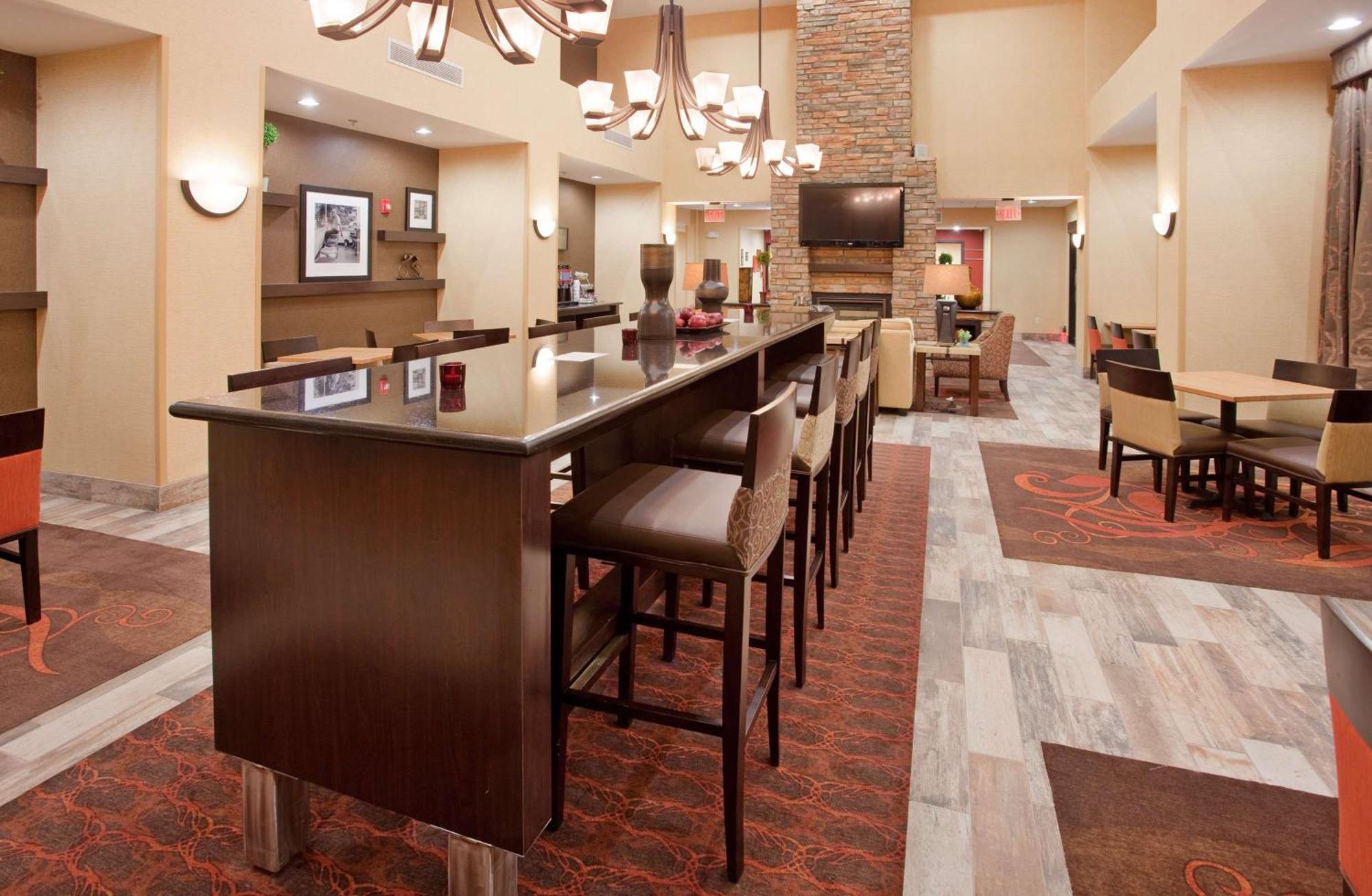 Hampton Inn & Suites Dickinson Nd Екстериор снимка